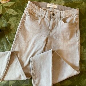 Gap, true skinny size 27, jeans in light stonewash with generous pockets. Great!